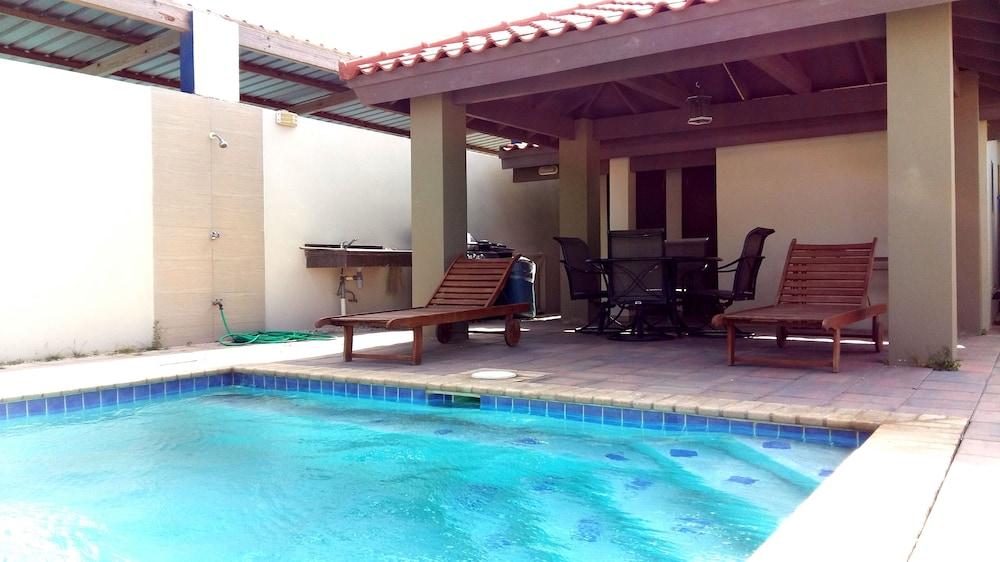 Dorado Eagle Beach Hotel 오란제스타트 외부 사진