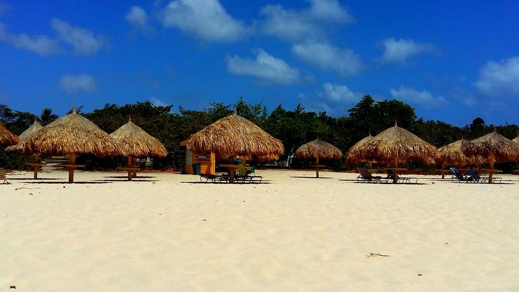 Dorado Eagle Beach Hotel 오란제스타트 외부 사진
