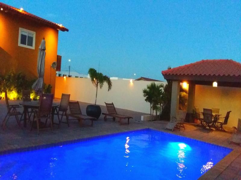 Dorado Eagle Beach Hotel 오란제스타트 외부 사진