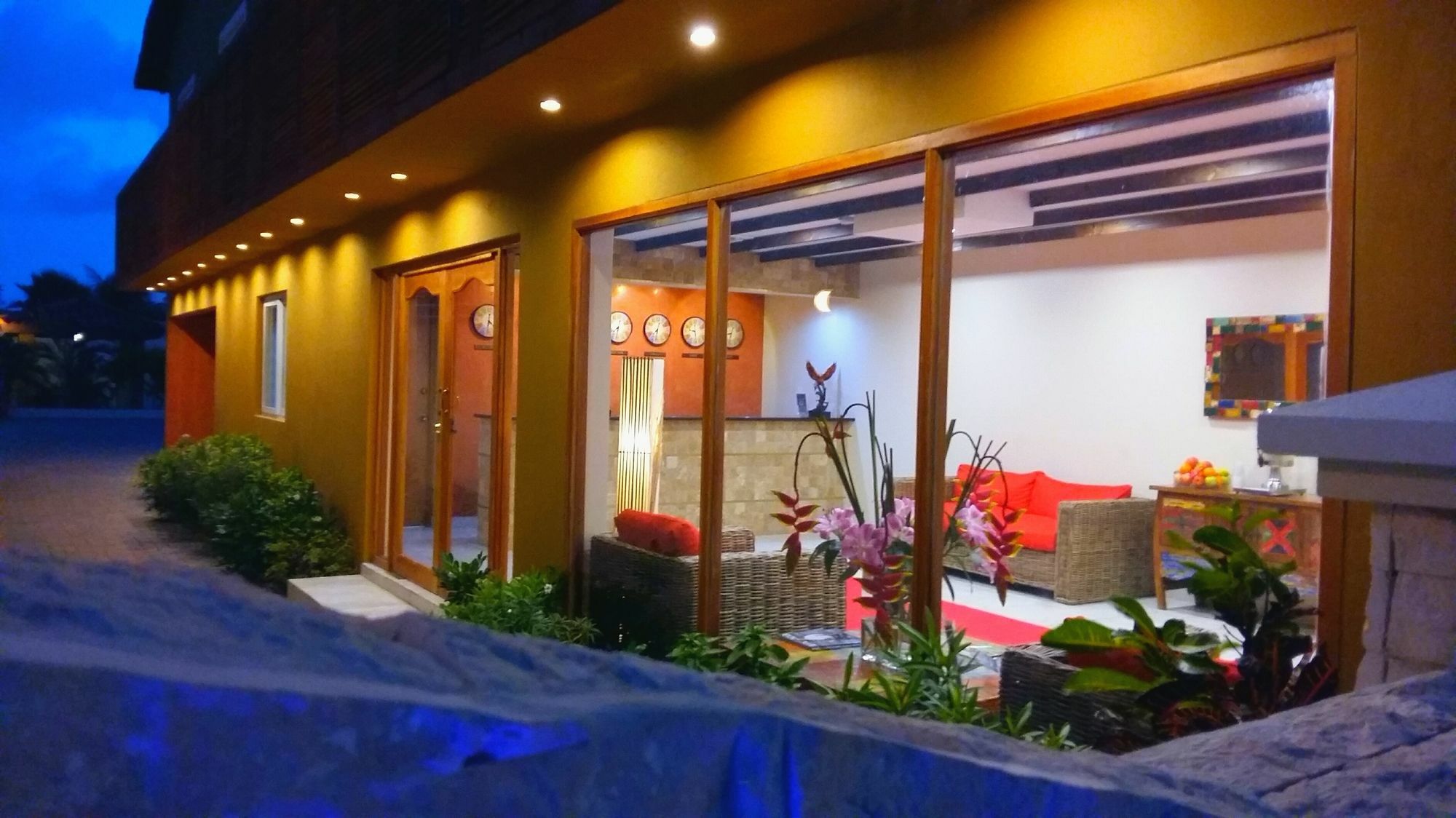 Dorado Eagle Beach Hotel 오란제스타트 외부 사진