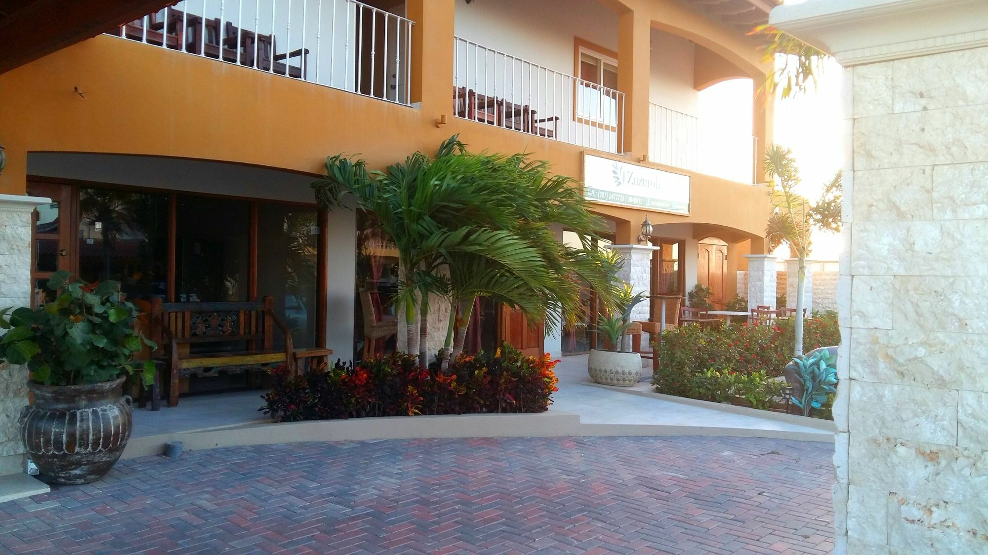 Dorado Eagle Beach Hotel 오란제스타트 외부 사진