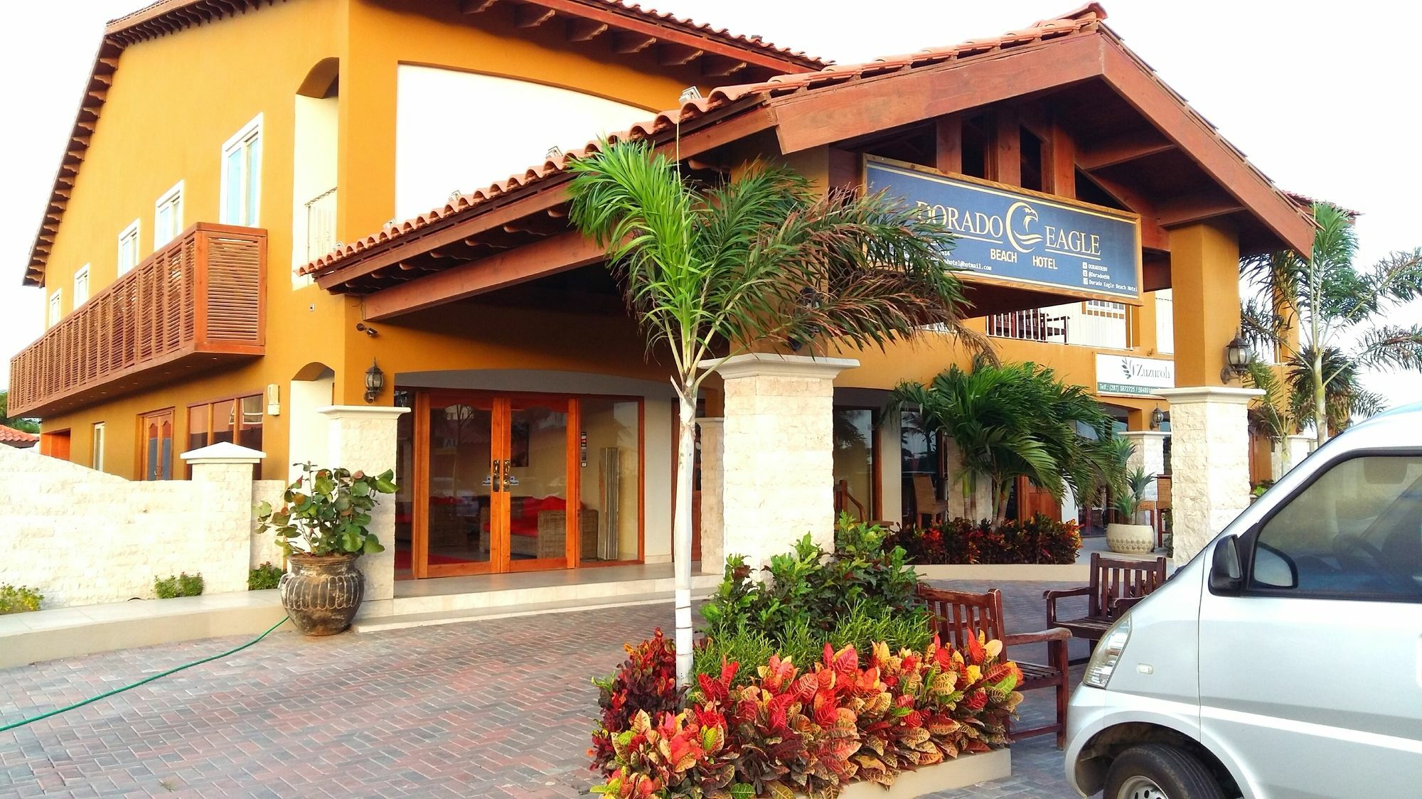 Dorado Eagle Beach Hotel 오란제스타트 외부 사진